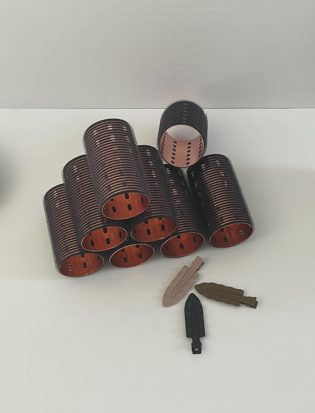 Extra wide professional Velcro hair rollers with Aluminium core and Self Grip Velcro 90mm wide to fit more hair per roller - Black velcro and Rose Gold aluminum core. This is a Large Set which includes 8 large rollers plus Pink Pewter 3 x Creaseless Clips, this set of 6 Velcro Rollers by Phoenix Nationale. Wholesale pricing available please contact us.