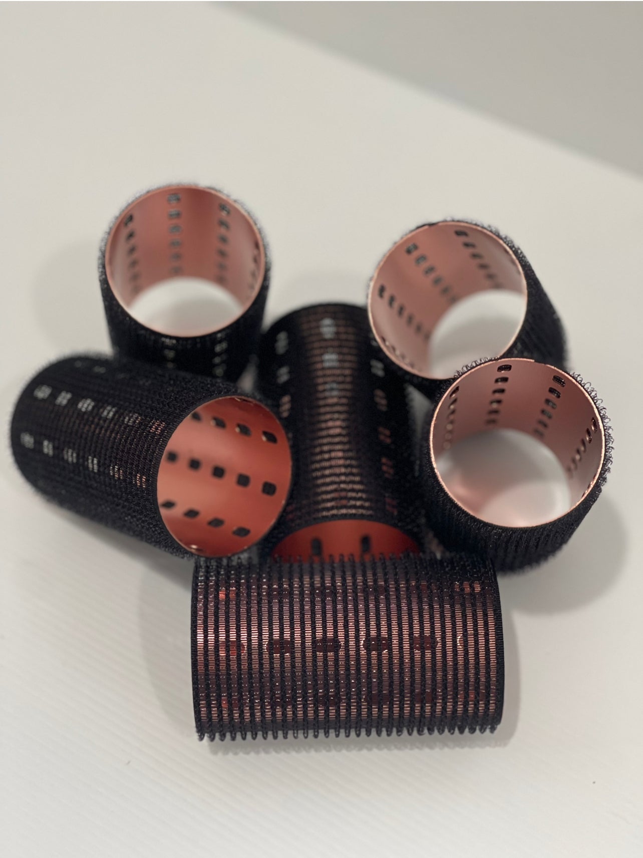 Extra wide professional Velcro hair rollers with Aluminium core and Self Grip Velcro 90mm wide to fit more hair per roller - Black velcro and Rose Gold aluminum core. This is a Mixed Set which includes 4 large rollers and 2 smaller sizes, this set of 6 Velcro Rollers by Phoenix Nationale. Wholesale pricing available please contact us.