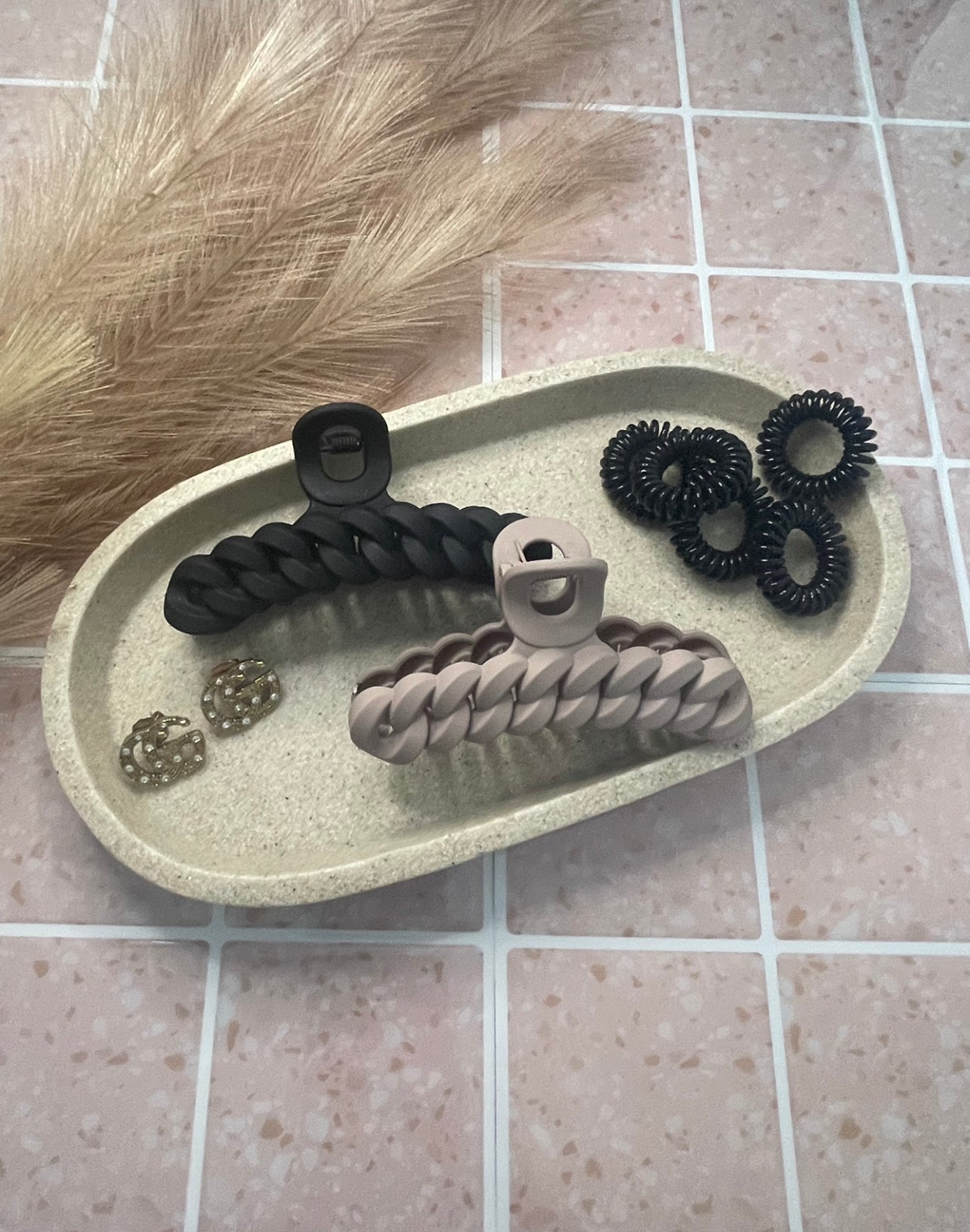 Pink Pewter Matte Chain Link Claw Hair Clip Cream & Black with Hair Twist Hair Ties in Black Phoenix Nationale